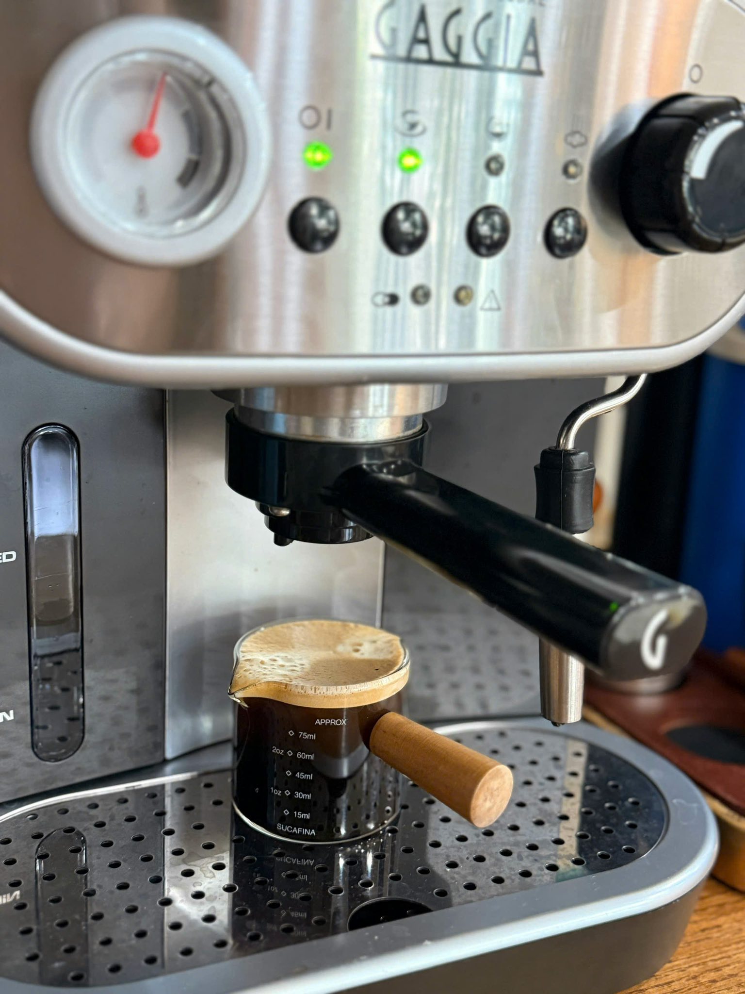 Máy pha cafe espresso giá rẻ Gaggia Carezza Deluxe (feedback từ khách)