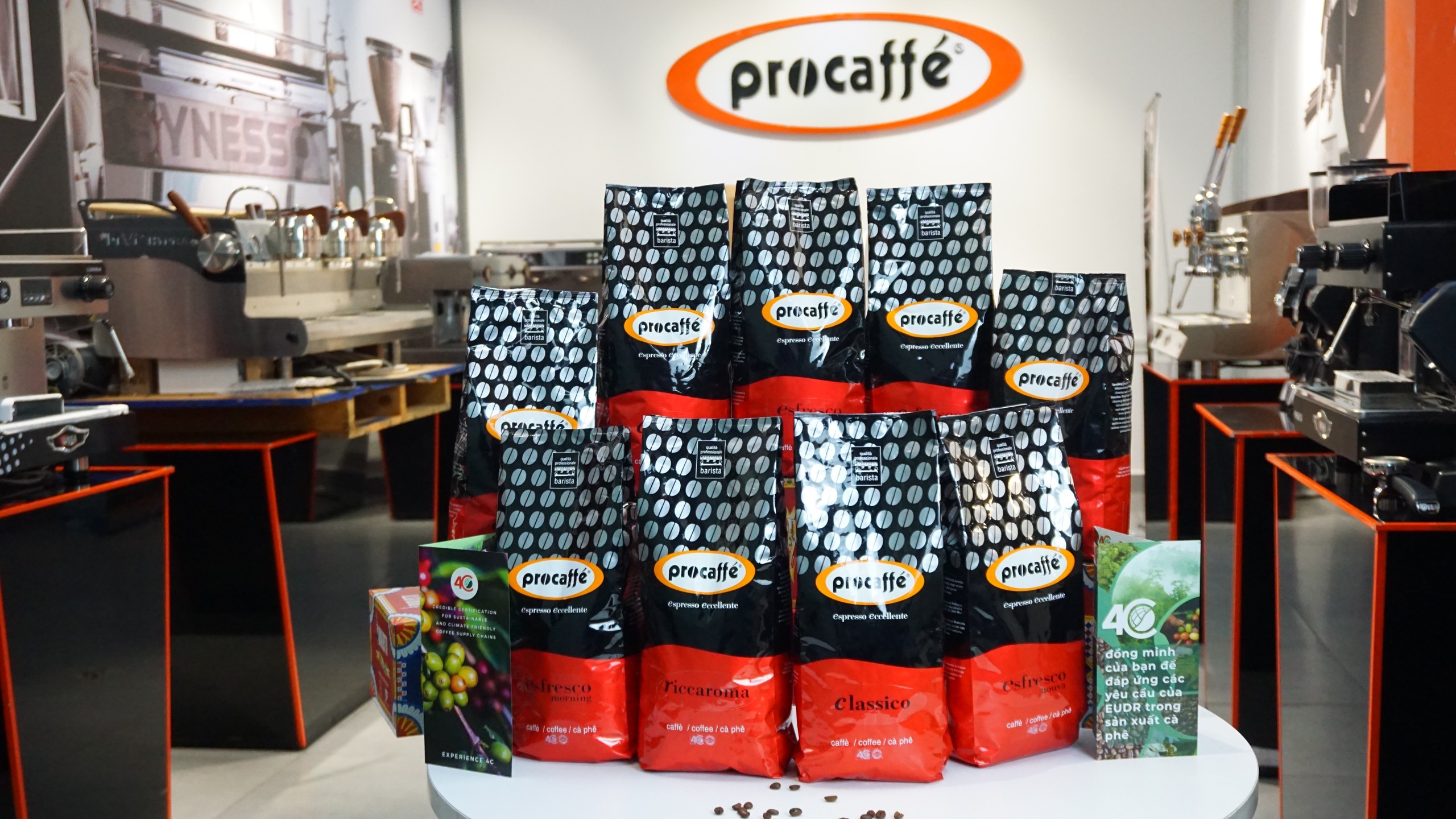 ProCaffe có đa dạng các lựa chọn cà phê từ pha phin đến pha máy