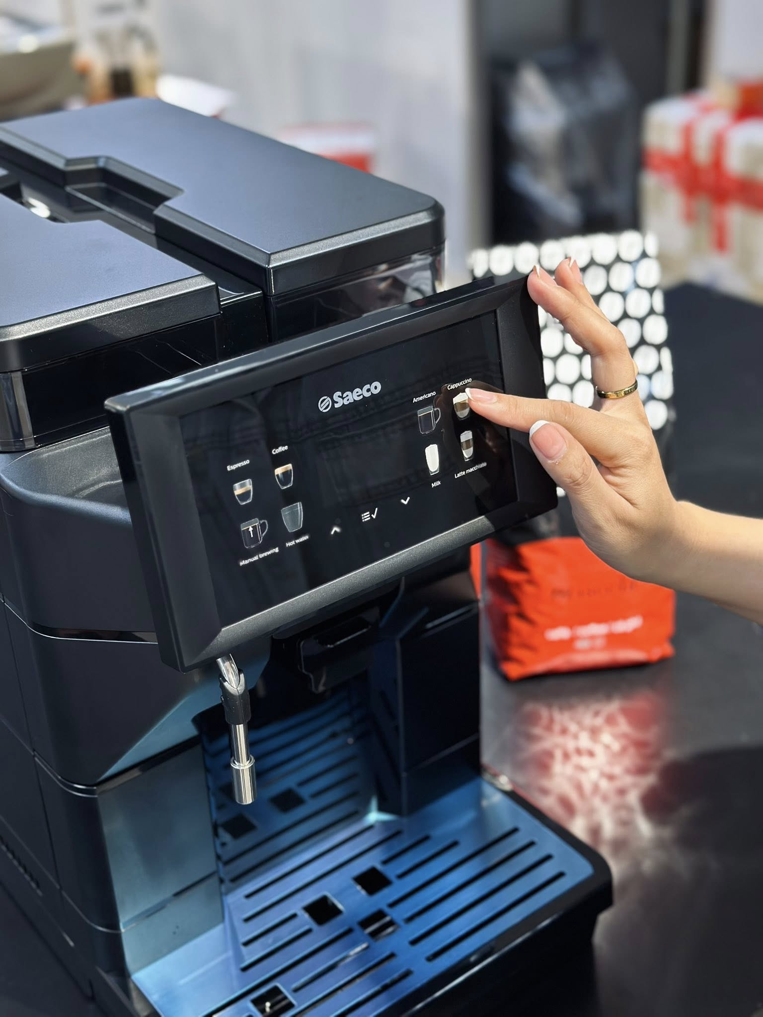 Saeco Aurora M1 - Máy pha cà phê thế hệ mới dành cho văn phòng