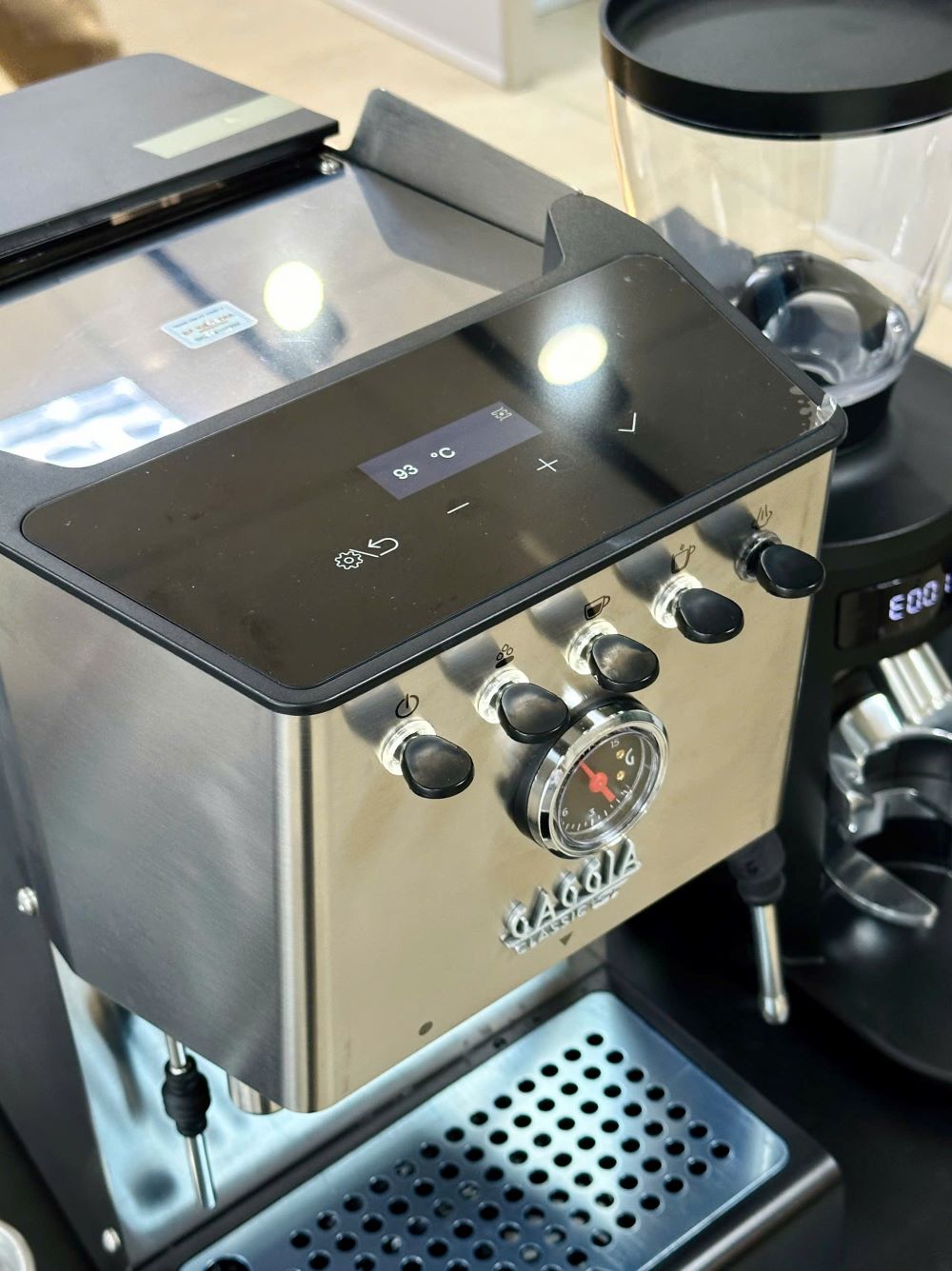 Mà hình hiển thị với 4 nút cảm ứng điện dung