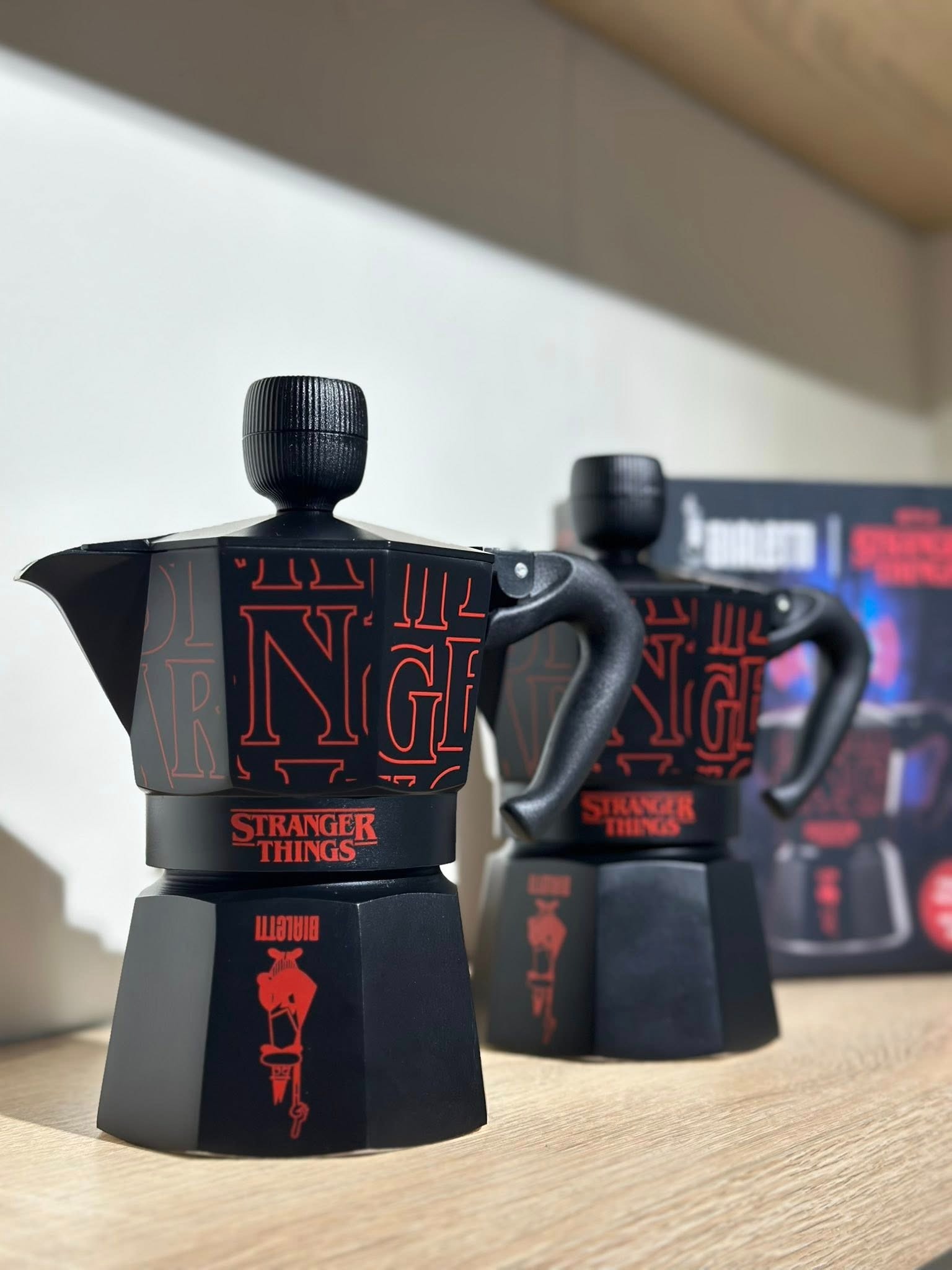 Ấm pha cafe Bialetti moka express Stranger things có khả năng phát ra âm thanh khi đun