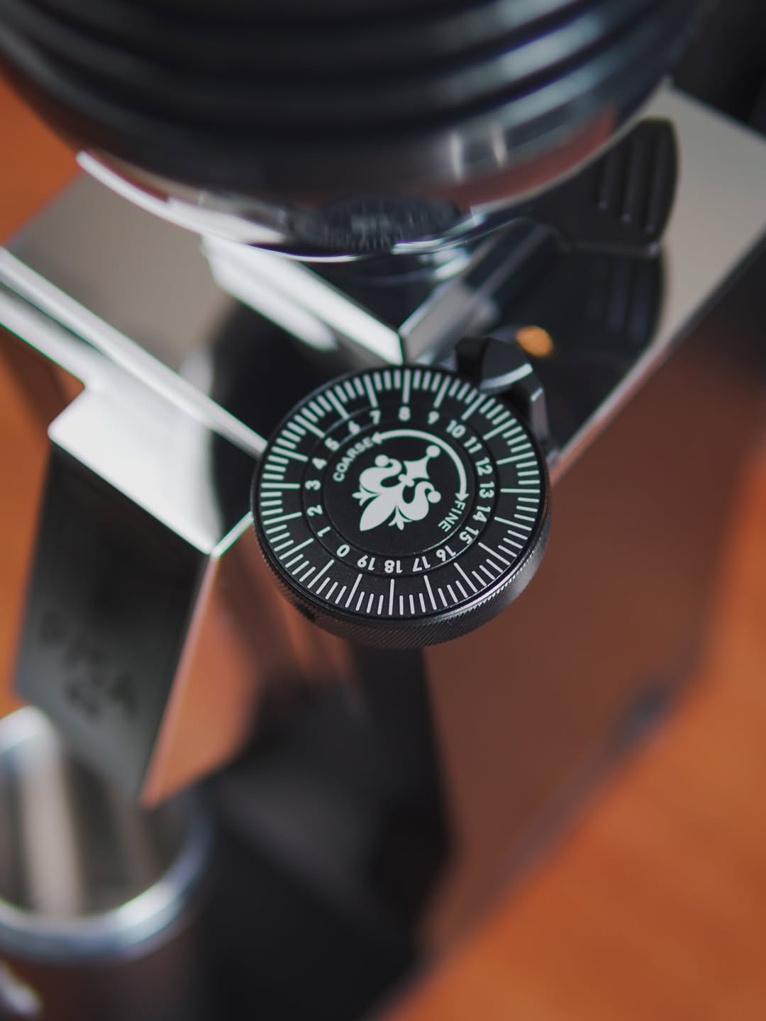 Máy xay cafe espresso Eureka Mignon Pisa 65 có núm điều chỉnh king size