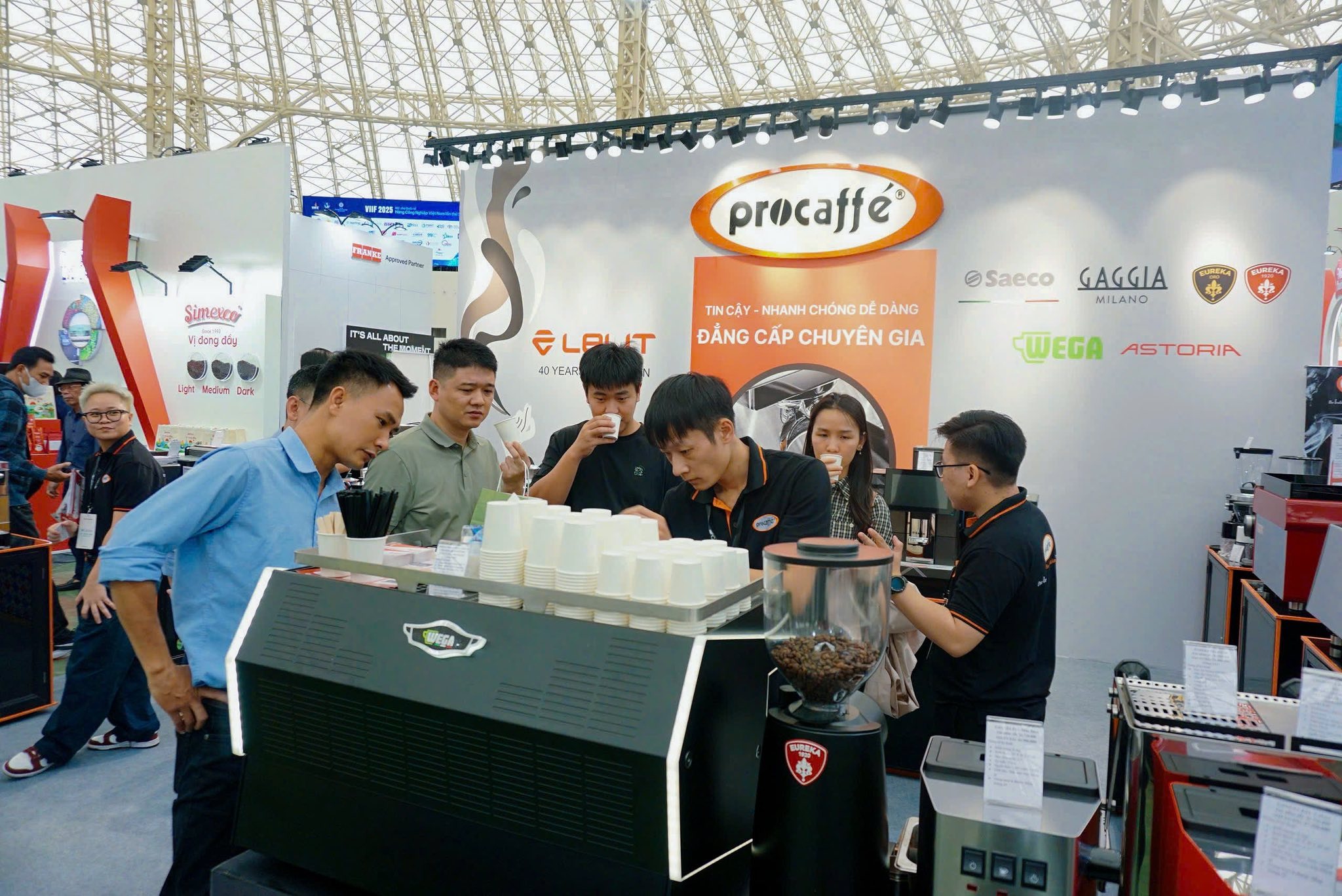 Combo máy pha cà phê hàng hiệu Wega Urban và Eureka Helios 80