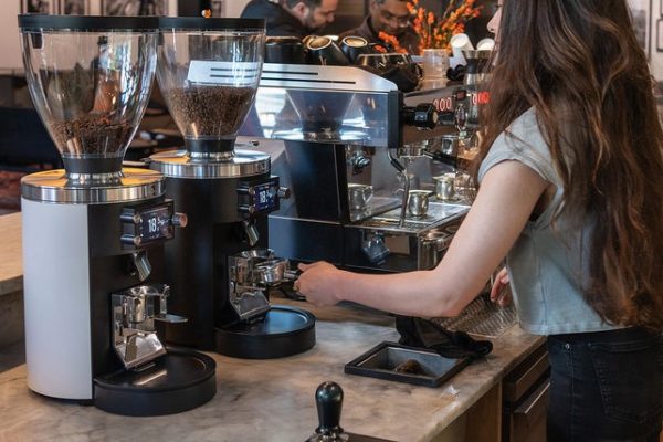 Máy xay cà phê Mahlkonig E65W GbS vs E80W GbS – Quán cà phê nên chọn máy xay nào