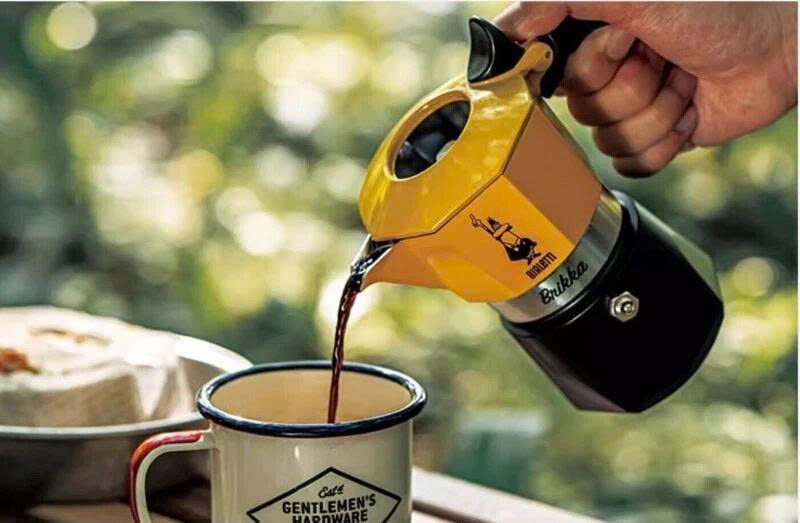 Ấm pha cafe Bialetti Brikka New Yellow có cách sử dụng đơn giản